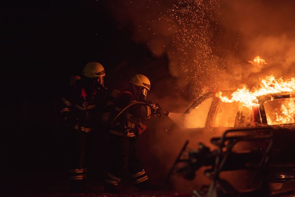פענוח הלהבות: החשיבות הקריטית של חקירת שריפות מקצועית
